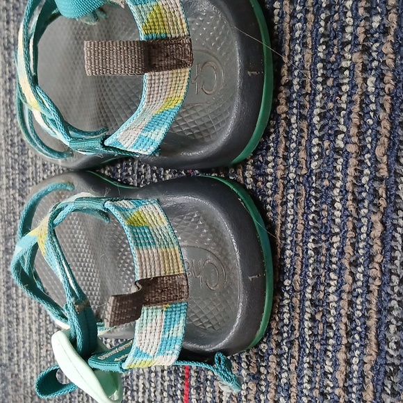 Chaco youth Teal and Gray Sandal Youth size 2 - Picture 4 of 6
